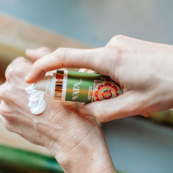 Vata Gezichtscrème Tone & Lift (Ylang Ylang) | Droge huid | 50 ml